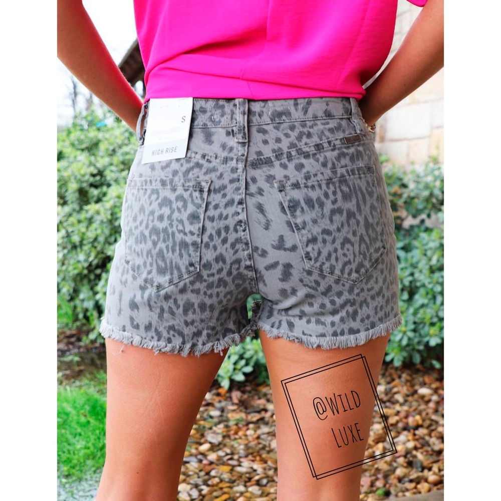 LAST 1! 5🌟 BESTSELLER Evelyn Leopard Shorts - Picture 2 of 4